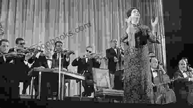 Umm Kulthum Performing On Stage The Voice Of Egypt : Umm Kulthum Arabic Song And Egyptian Society In The Twentieth Century (Chicago Studies In Ethnomusicology 1997)